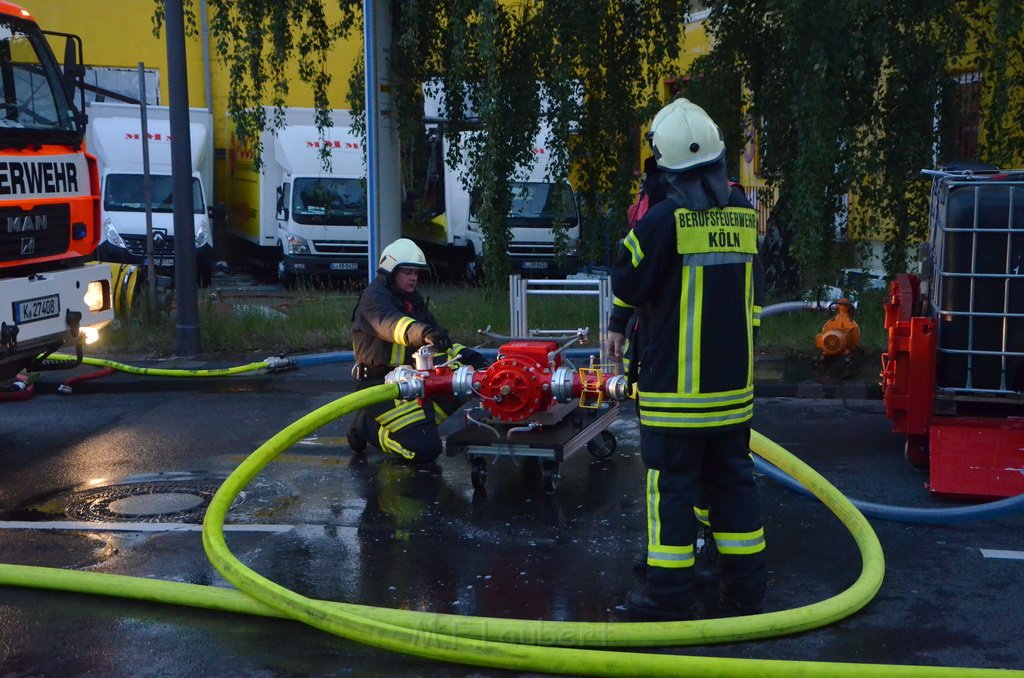 Grossfeuer Poco Lager Koeln Porz Gremberghoven Hansestr P411.JPG - Miklos Laubert